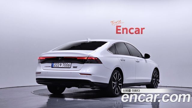 Honda Accord 11-го поколения 2.0 Hybrid Touring - фото 1