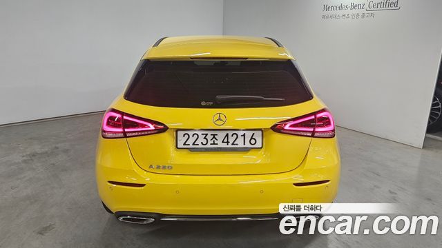 Mercedes-Benz A-Class W177 A220 Hatchback - фото 3