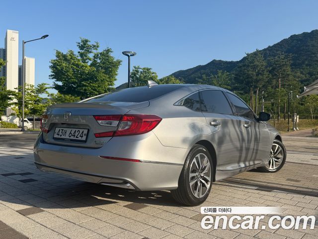 Honda Accord 10-го поколения 2.0 Hybrid Touring - фото 1
