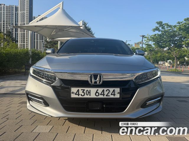 Honda Accord 10-го поколения 2.0 Hybrid Touring - фото 2