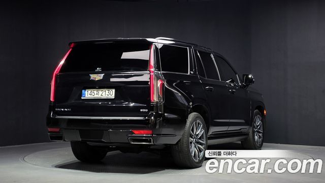 Cadillac Escalade 5-го поколения 6.2 Sports Platinum - фото 1
