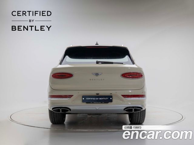 Bentley Bentayga 4.0 V8 EWB Azure - фото 2