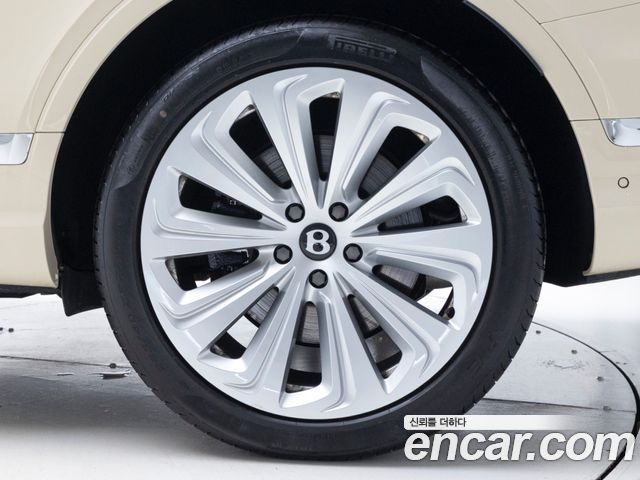 Bentley Bentayga 4.0 V8 EWB Azure - фото 4