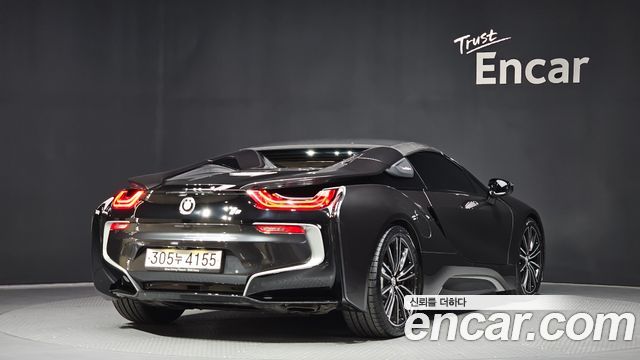 BMW i8 Roadster - фото 1