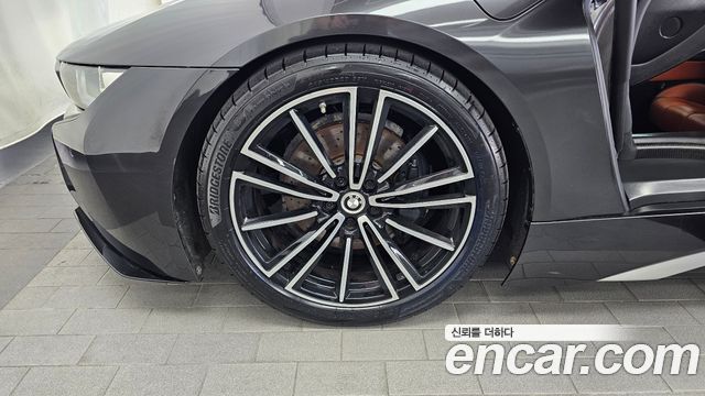 BMW i8 Roadster - фото 4