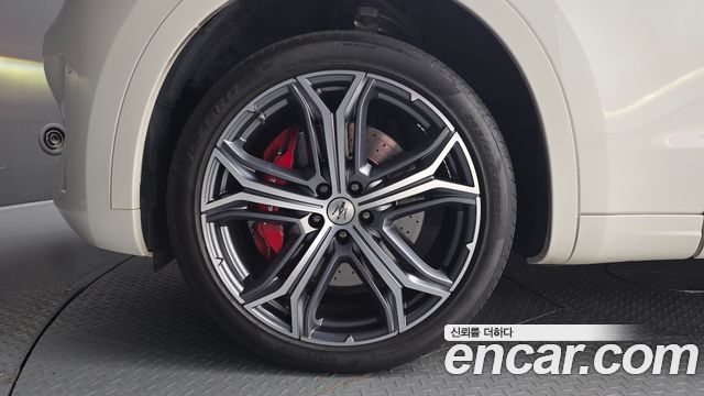 Maserati Levante 3.8 GTS AWD - фото 3
