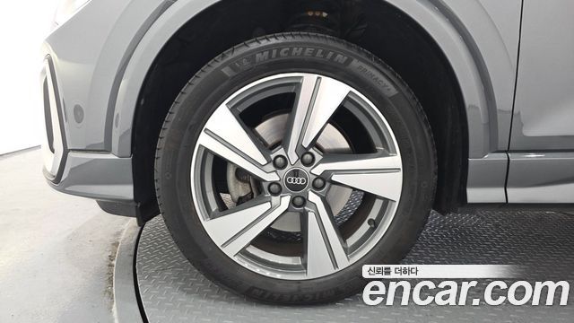 Audi Q2 35 TDI Premium - фото 4