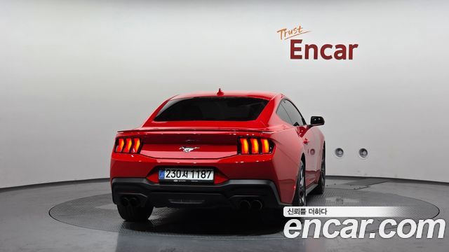 Ford Mustang 7-го поколения 2.3 EcoBoost Premium Coupe - фото 3