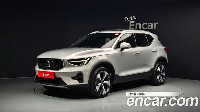 Volvo XC40 B4 Ultimate Bright - фото 0