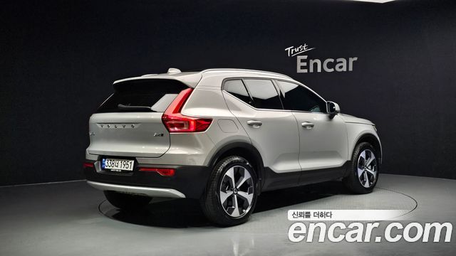Volvo XC40 B4 Ultimate Bright - фото 1