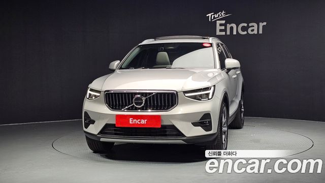 Volvo XC40 B4 Ultimate Bright - фото 2