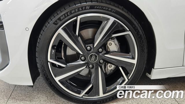 Audi A6 e-Tron Performance S line - фото 4