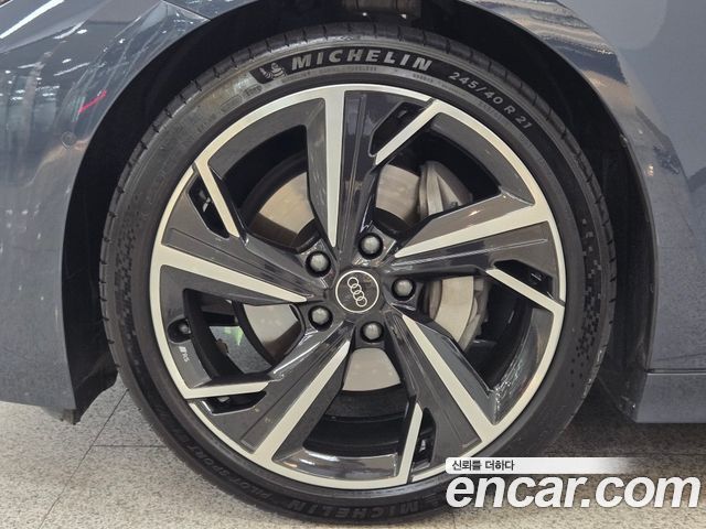 Audi A6 e-Tron Performance S line - фото 4