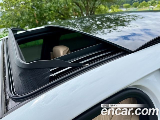 Cadillac Lyriq Sport - фото 4