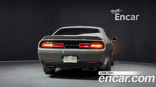 Dodge Challenger 5.7 - фото 3