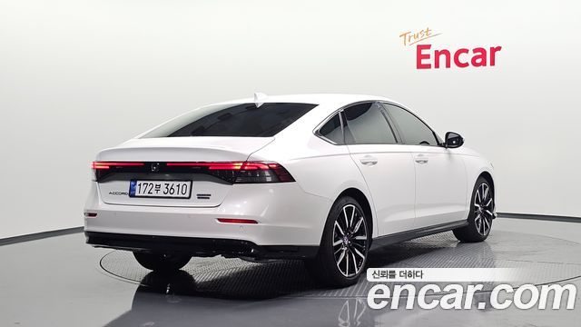 Honda Accord 11-го поколения 2.0 Hybrid Touring - фото 0