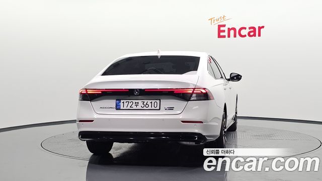 Honda Accord 11-го поколения 2.0 Hybrid Touring - фото 2