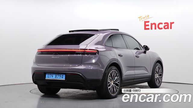 Porsche Macan EV Base 4 - фото 1