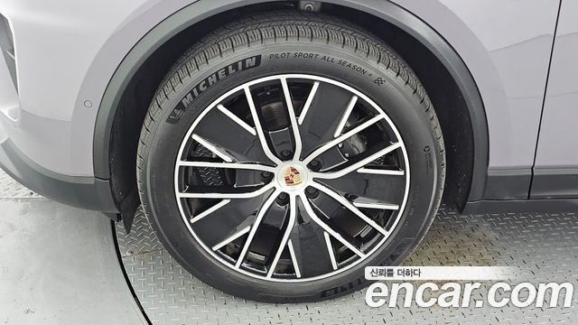 Porsche Macan EV Base 4 - фото 4