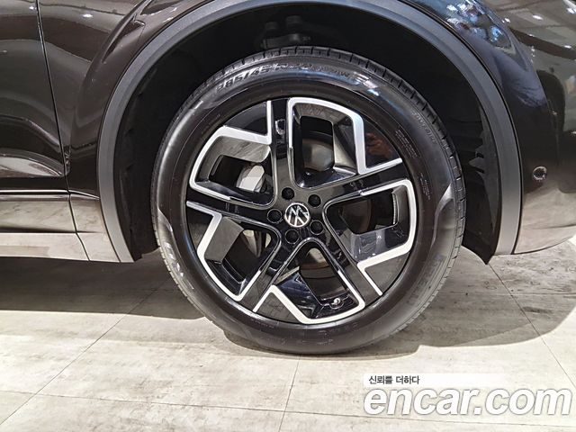 Volkswagen Touareg 3-го поколения 3.0 TDI Prestige - фото 4