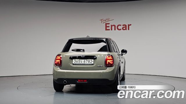 Mini Cooper 5Door Standard 3rd - фото 3