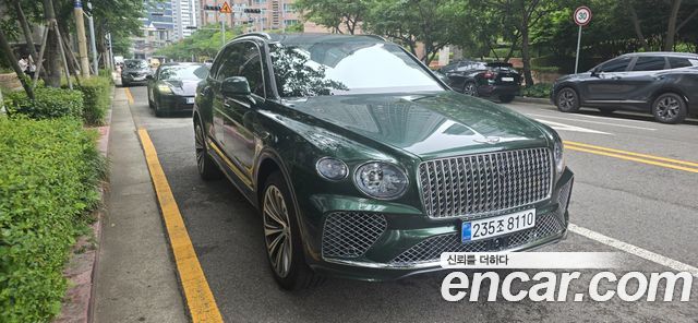 Bentley Bentayga 4.0 V8 EWB Azure - фото 0