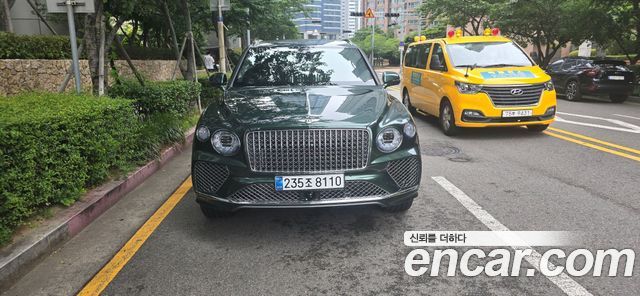 Bentley Bentayga 4.0 V8 EWB Azure - фото 2