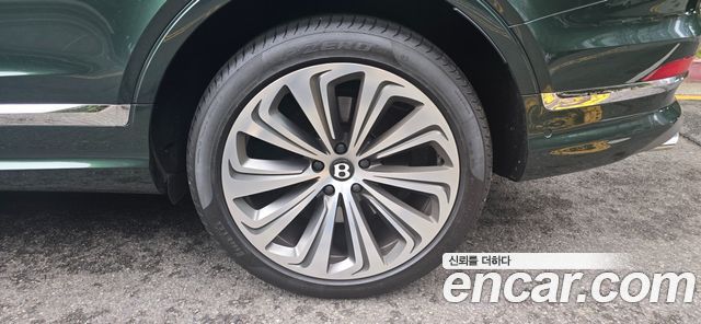 Bentley Bentayga 4.0 V8 EWB Azure - фото 4