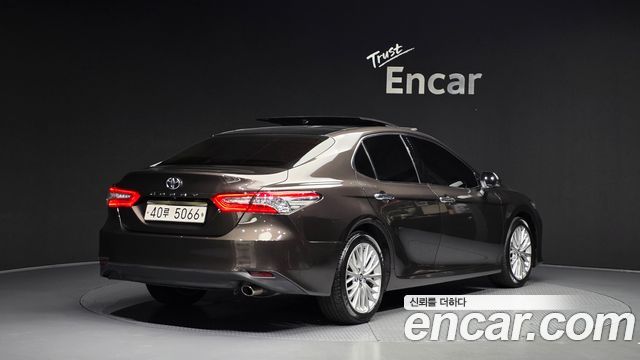 Toyota Camry XV70 2.5 - фото 1