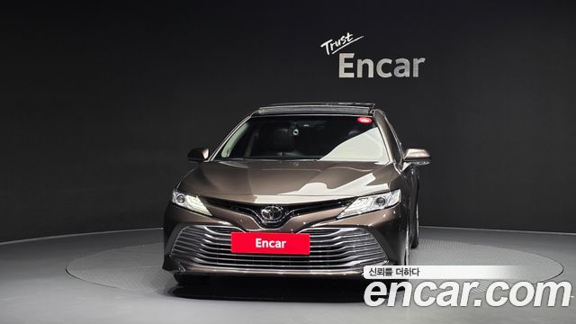 Toyota Camry XV70 2.5 - фото 2