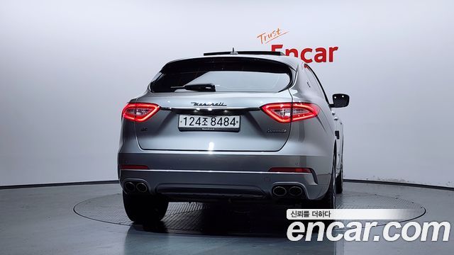 Maserati Levante 3.0 AWD GranLusso - фото 3