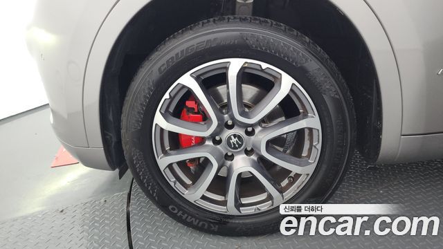 Maserati Levante 3.0 AWD GranLusso - фото 4