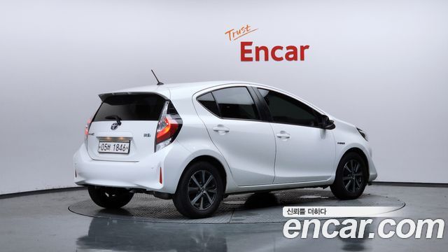 Toyota Prius 1.5 - фото 1