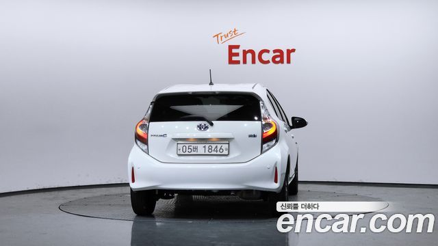 Toyota Prius 1.5 - фото 3