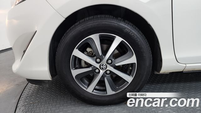 Toyota Prius 1.5 - фото 4