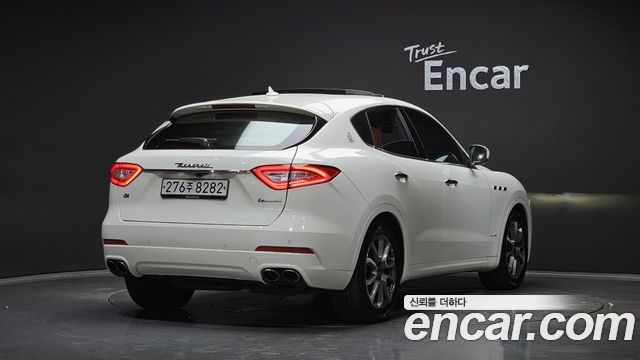 Maserati Levante 3.0 Diesel AWD GranLusso - фото 1