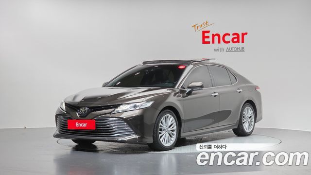 Toyota Camry XV70 2.5 - фото 0