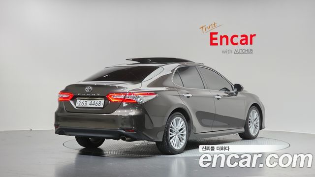 Toyota Camry XV70 2.5 - фото 1