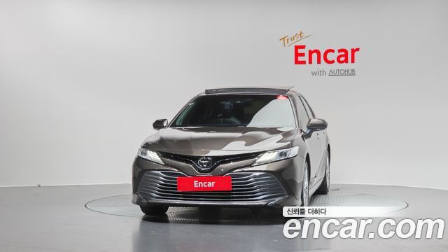 Toyota Camry XV70 2.5 - фото 2