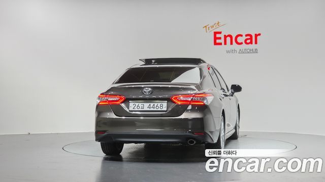 Toyota Camry XV70 2.5 - фото 3
