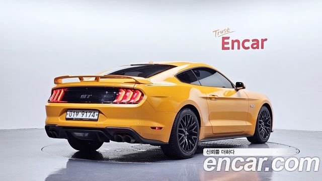 Ford Mustang GT Coupe - фото 1