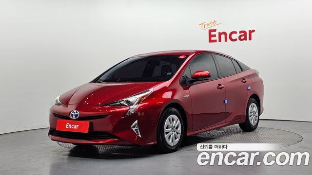 Toyota Prius 4-го поколения 1.8 E - фото 0