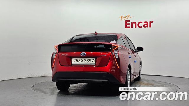 Toyota Prius 4-го поколения 1.8 E - фото 3