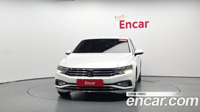 Volkswagen Passat B8 2.0 TDI Premium - фото 1