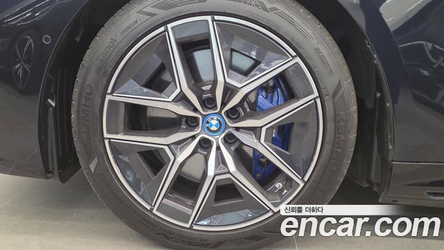 BMW i5 G60 eDrive 40 M Sport - фото 4