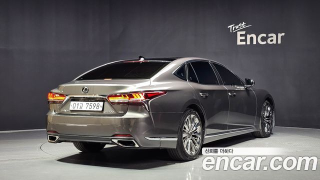 Lexus LS 500 3.5 Platinum AWD - фото 1