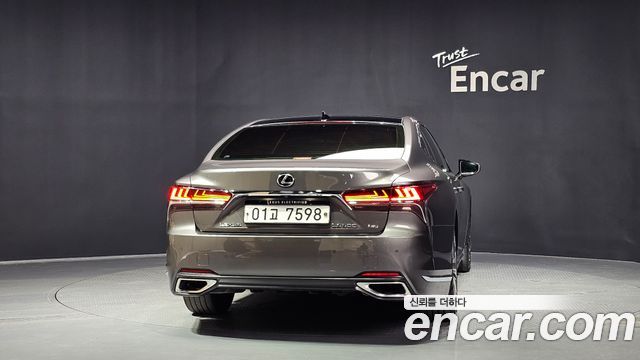 Lexus LS 500 3.5 Platinum AWD - фото 3