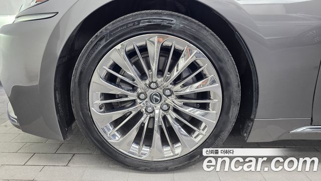Lexus LS 500 3.5 Platinum AWD - фото 4