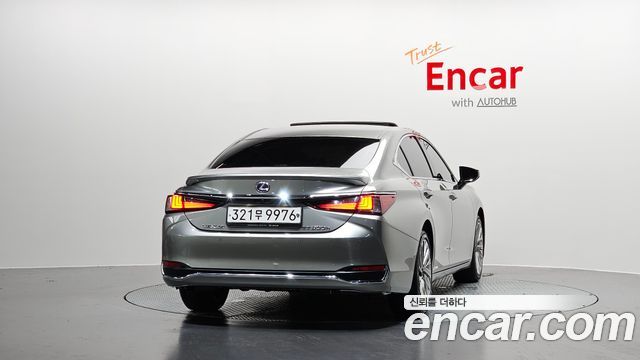 Lexus ES 300h 7-го поколения Luxury Plus - фото 2