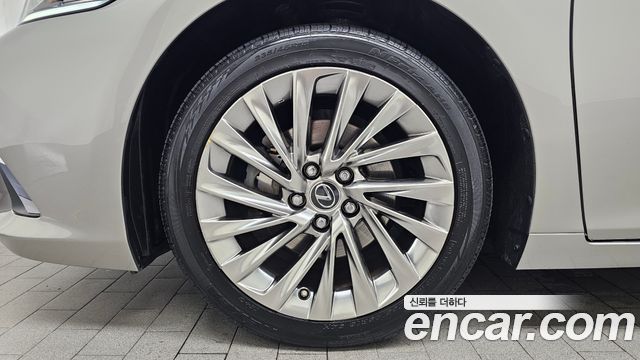 Lexus ES 300h 7-го поколения Luxury Plus - фото 3